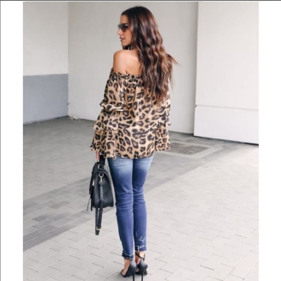 💕Leopard Print top - Size Medium - Picture 3 of 4